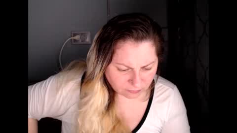 Snapshot of candycream74 chatting on May 2026 06:43:02 AM Laura online show from May 2026 06:43:02 AM