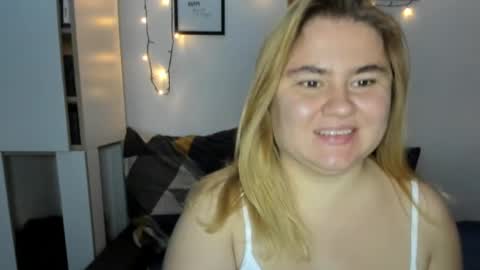 Snapshot of candymilas chatting on December 2024 12:09:01 AM candymilas online show from December 2024 12:09:01 AM