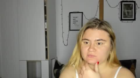 Snapshot of candymilas chatting on December 2024 03:15:01 AM candymilas online show from December 2024 03:15:01 AM