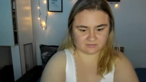 Snapshot of candymilas chatting on December 2024 04:10:02 AM candymilas online show from December 2024 04:10:02 AM