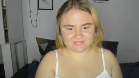 Snapshot of candymilas chatting on December 2024 01:58:01 AM candymilas online show from December 2024 01:58:01 AM