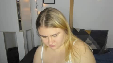 Snapshot of candymilas chatting on December 2024 05:04:02 AM candymilas online show from December 2024 05:04:02 AM