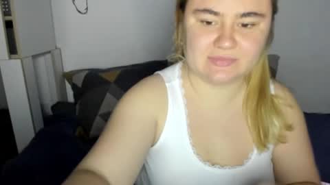 Snapshot of candymilas chatting on December 2024 10:23:01 PM candymilas online show from December 2024 10:23:01 PM