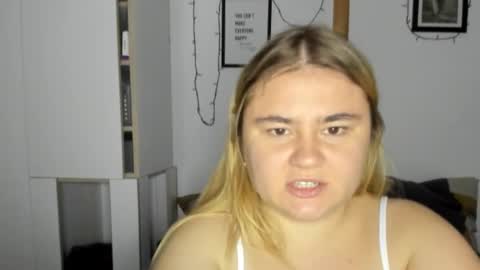 Snapshot of candymilas chatting on December 2024 01:29:01 AM candymilas online show from December 2024 01:29:01 AM