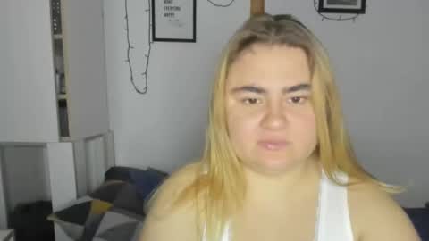 Snapshot of candymilas chatting on December 2024 08:23:01 PM candymilas online show from December 2024 08:23:01 PM