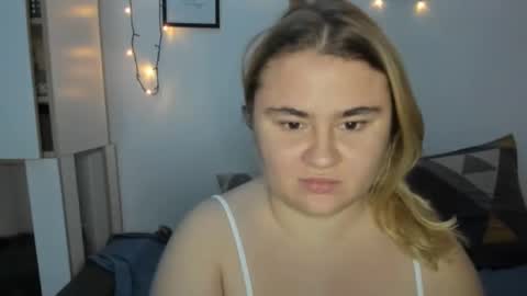 Snapshot of candymilas chatting on December 2024 09:02:02 PM candymilas online show from December 2024 09:02:02 PM