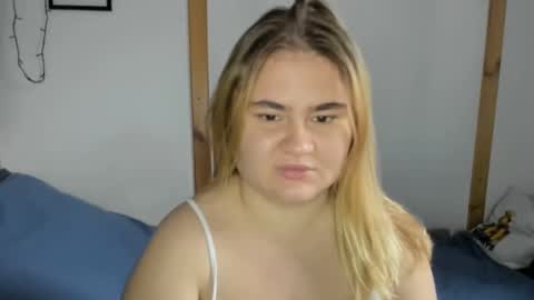 Snapshot of candymilas chatting on December 2024 08:23:02 AM candymilas online show from December 2024 08:23:02 AM