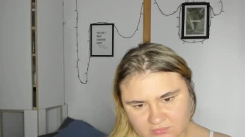 Snapshot of candymilas chatting on December 2024 11:28:01 AM candymilas online show from December 2024 11:28:01 AM