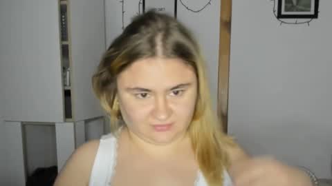 Snapshot of candymilas chatting on December 2024 03:22:02 PM candymilas online show from December 2024 03:22:02 PM