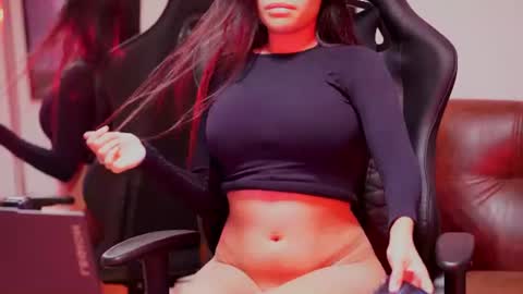 Snapshot of capriciousqueen chatting on June 2026 04:32:02 AM Miyah online show from June 2026 04:32:02 AM