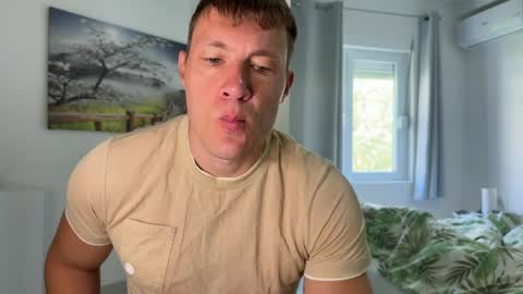 Snapshot of capt_oliver chatting on May 2026 10:30:01 AM follow my twitter online show from May 2026 10:30:01 AM