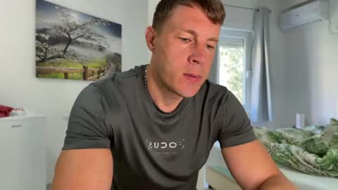 Snapshot of capt_oliver chatting on May 2026 08:20:02 AM follow my twitter online show from May 2026 08:20:02 AM