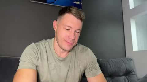 Snapshot of capt_oliver chatting on June 2026 10:06:02 AM follow my twitter online show from June 2026 10:06:02 AM