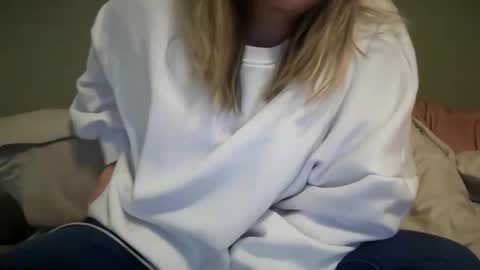 Cara Bou online show from December 2025 10:37:02 PM