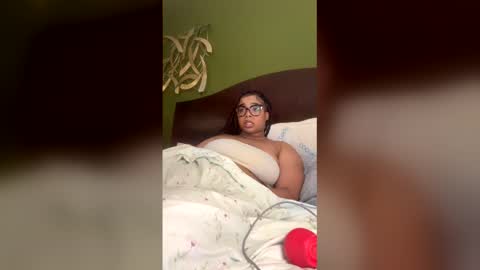 Snapshot of caramel_cremes15 chatting on May 2026 03:56:01 AM caramel_cremes15 online show from May 2026 03:56:01 AM