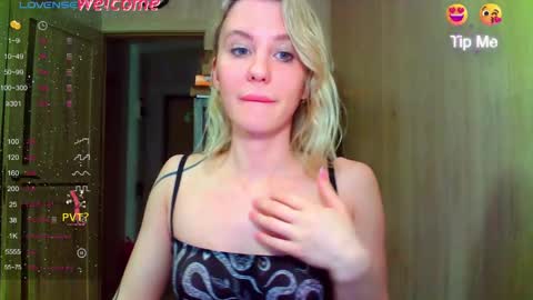 Snapshot of caramel_pie_ chatting on May 2026 09:33:02 PM caramel online show from May 2026 09:33:02 PM