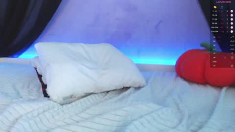 Snapshot of caramelangels chatting on October 2025 12:17:02 PM Viola Marika and Visma online show from October 2025 12:17:02 PM