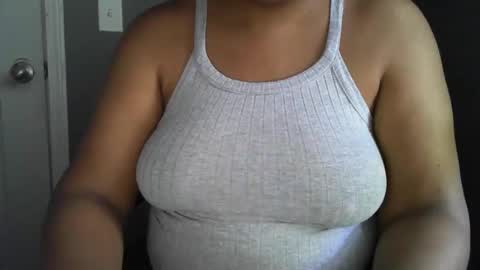 Snapshot of caramelpoundcake chatting on June 2026 10:32:01 PM CaramelPoundCake online show from June 2026 10:32:01 PM