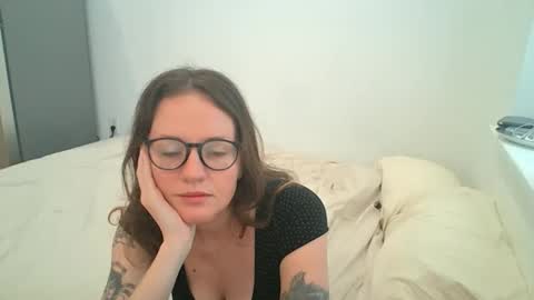 Snapshot of caraviolet chatting on May 2026 10:51:01 PM caraviolet online show from May 2026 10:51:01 PM