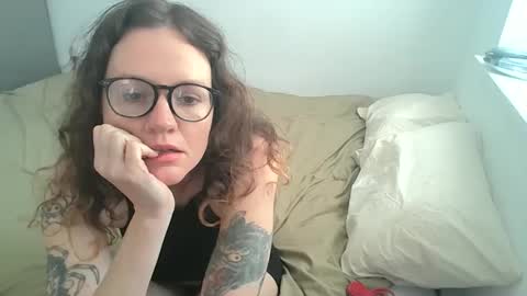 Snapshot of caraviolet chatting on June 2026 04:09:01 PM caraviolet online show from June 2026 04:09:01 PM