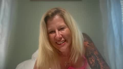 Snapshot of carebear5719 chatting on June 2026 08:52:02 PM carebear5719 online show from June 2026 08:52:02 PM