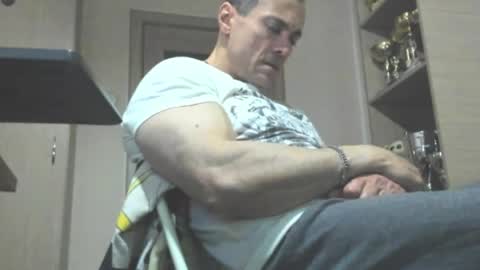 Snapshot of carin_the_body chatting on April 2026 01:42:02 AM Laz online show from April 2026 01:42:02 AM