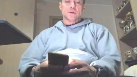 Snapshot of carin_the_body chatting on April 2026 08:15:01 PM Laz online show from April 2026 08:15:01 PM