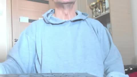 Snapshot of carin_the_body chatting on May 2026 11:05:01 AM Laz online show from May 2026 11:05:01 AM