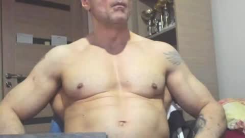 Snapshot of carin_the_body chatting on May 2026 10:40:02 PM Laz online show from May 2026 10:40:02 PM