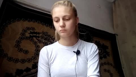 Snapshot of carissaalderson chatting on May 2026 05:01:02 AM Kira online show from May 2026 05:01:02 AM