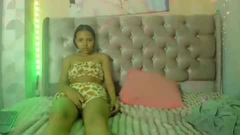 Snapshot of carla_camila chatting on June 2026 04:54:01 PM Carla y Camila online show from June 2026 04:54:01 PM
