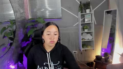 Snapshot of carla_parissii chatting on January 2025 12:45:02 PM Carla online show from January 2025 12:45:02 PM