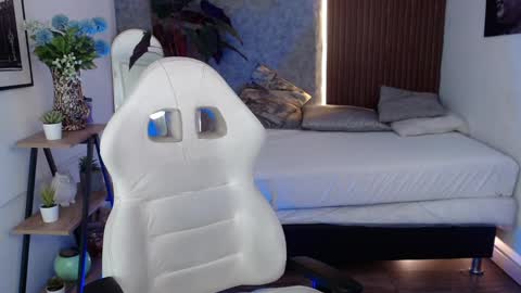 Snapshot of carla_parissii chatting on February 2025 06:42:02 PM Carla online show from February 2025 06:42:02 PM