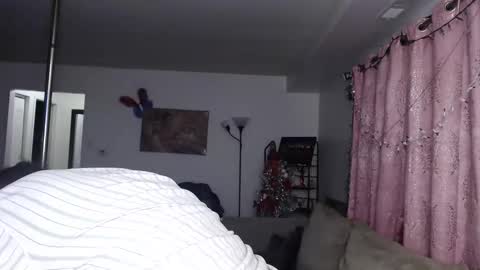 Snapshot of carliecreams chatting on January 2025 03:14:01 AM Carlie online show from January 2025 03:14:01 AM