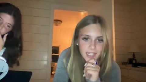 Carly Bora online show from November 2025 02:22:01 AM