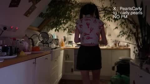 Carly Pearls online show from December 2025 06:19:01 AM