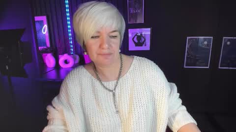 Carmen online show from November 2025 08:30:02 PM