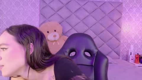 caro_adams1 online show from November 2025 12:42:02 PM