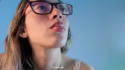Snapshot of carolblonde chatting on April 2026 01:41:02 AM Char online show from April 2026 01:41:02 AM