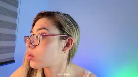 Snapshot of carolblonde chatting on May 2026 02:53:01 AM Char online show from May 2026 02:53:01 AM
