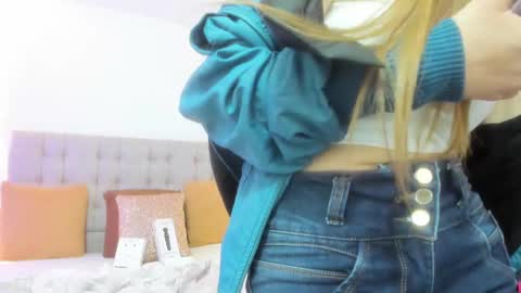 Snapshot of carolina_hernandez22 chatting on October 2025 12:23:02 PM Carolina online show from October 2025 12:23:02 PM