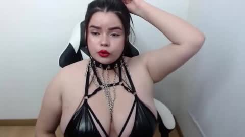 Snapshot of carolina_lee12 chatting on April 2026 05:54:01 AM carolina online show from April 2026 05:54:01 AM