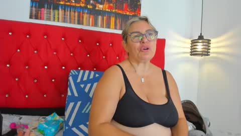 Snapshot of carolinacrus01 chatting on November 2025 04:06:02 PM Carolina online show from November 2025 04:06:02 PM