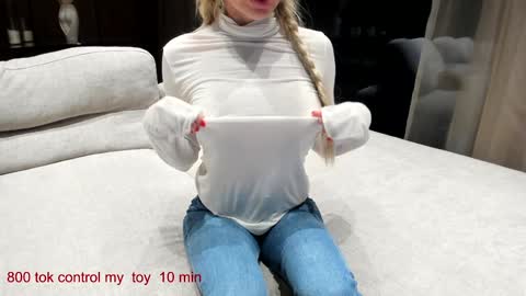 Lina.I will online 1 December   online show from December 2024 02:21:01 PM