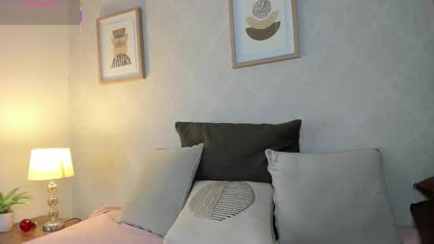  Caroline  online show from October 2025 11:40:01 AM