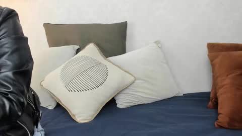  Caroline  online show from December 2025 11:30:02 AM