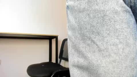  Caroline  online show from April 2026 11:33:01 AM