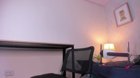  Caroline  online show from April 2026 11:38:02 AM