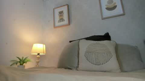 Snapshot of caroline_dh chatting on May 2026 10:55:02 AM Caroline online show from May 2026 10:55:02 AM