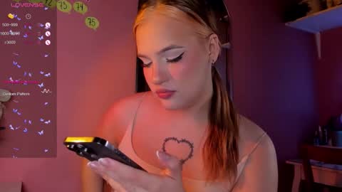 Caro online show from September 2025 08:25:01 PM